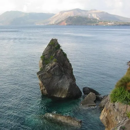 Mare - Suspended Over The Sea Villa