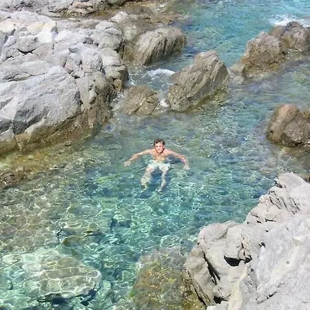 Villa Mare - Suspended Over The Sea *