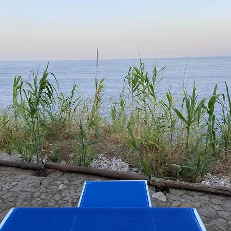 Villa Mare - Suspended Over The Sea