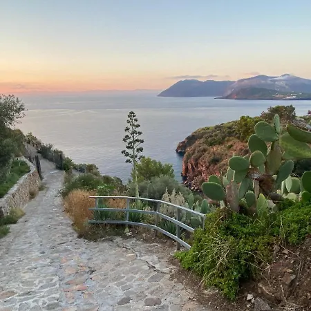 Villa Mare - Suspended Over The Sea